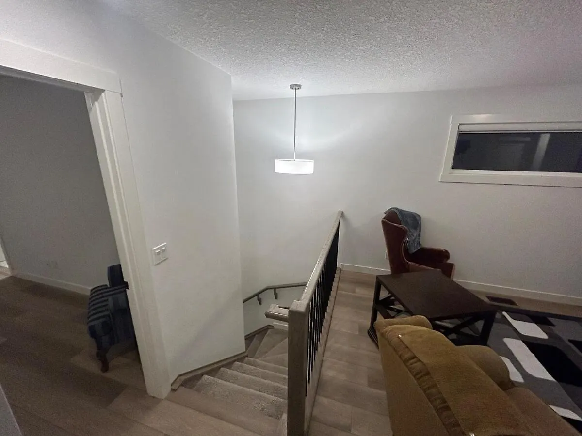 Seton Villas 5Bed Hse Including Basement & Kingbed Calgary Holiday home