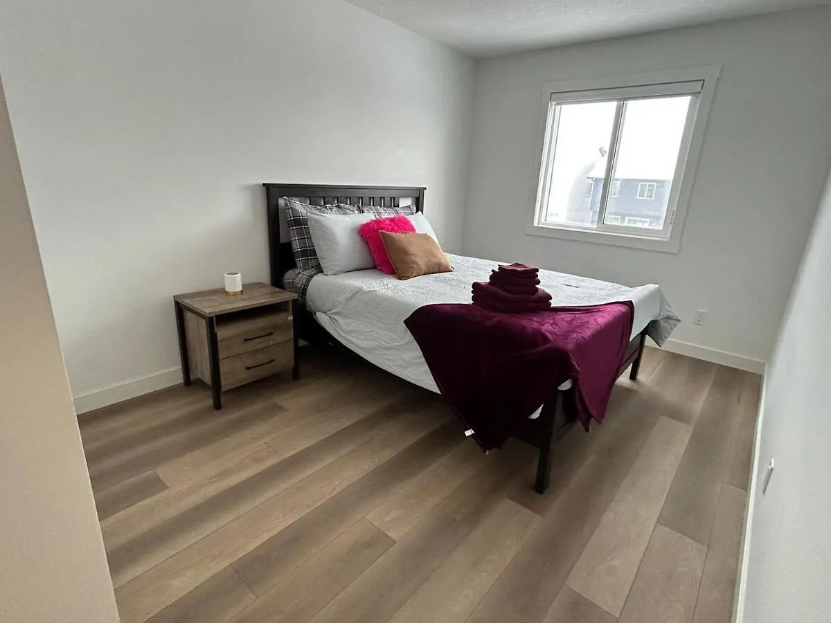 Seton Villas 5Bed Hse Including Basement & Kingbed Calgary Canada