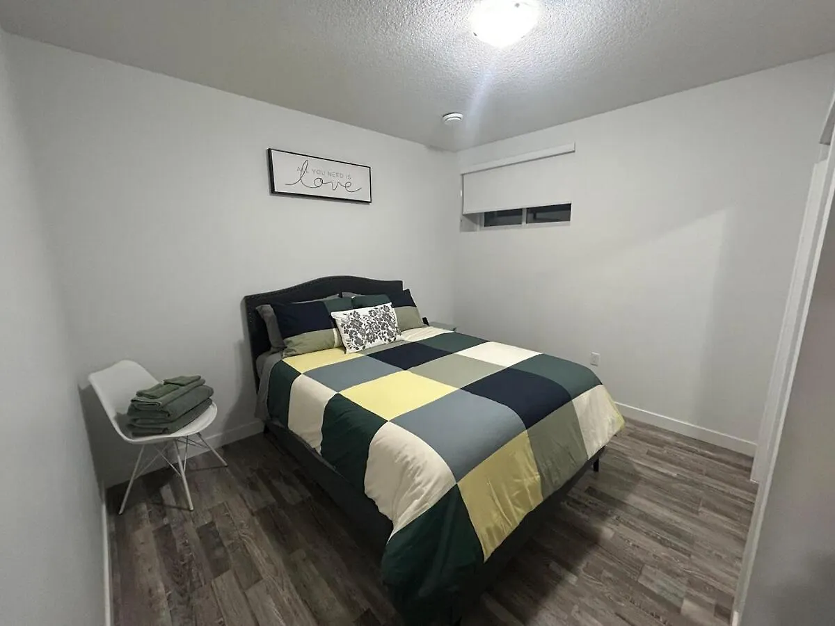 Seton Villas 5Bed Hse Including Basement & Kingbed Calgary Holiday home