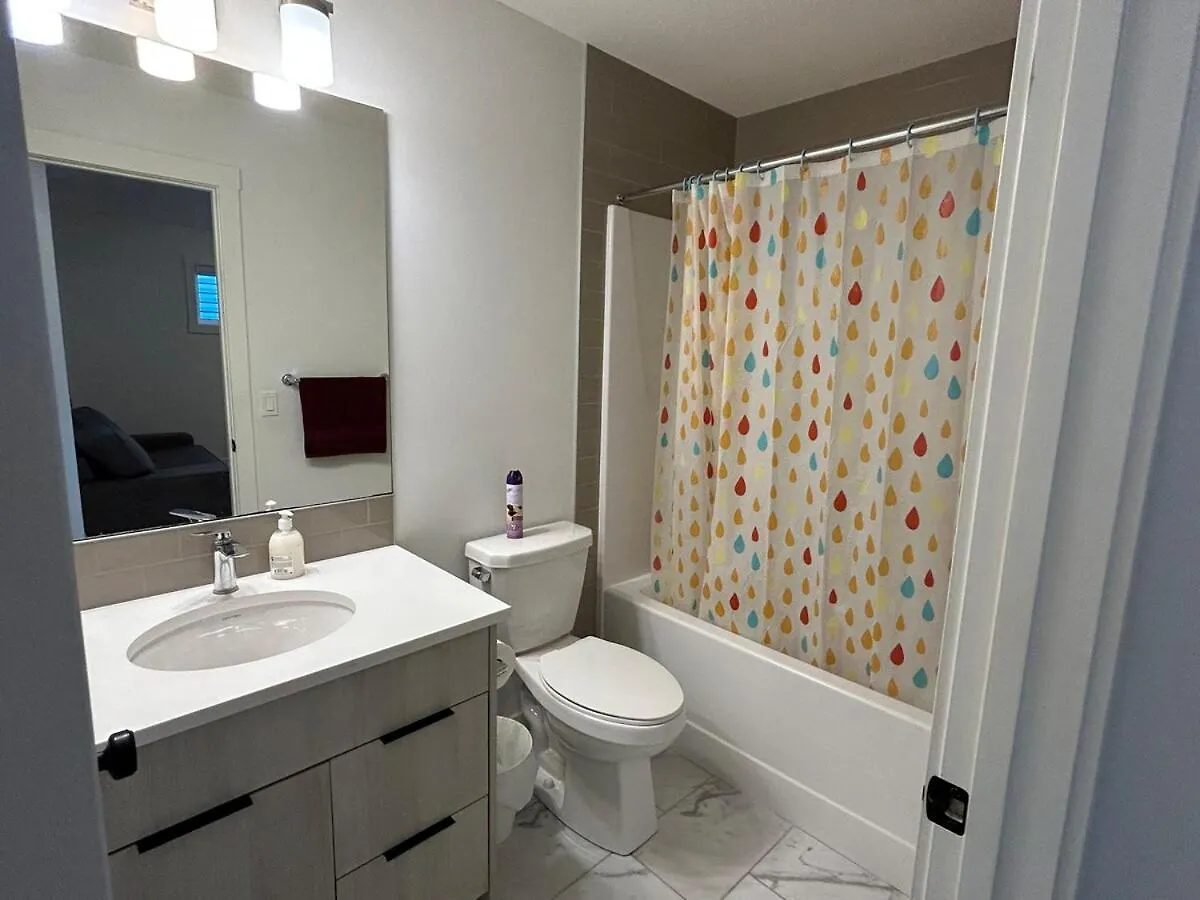 Seton Villas 5Bed Hse Including Basement & Kingbed Calgary Holiday home