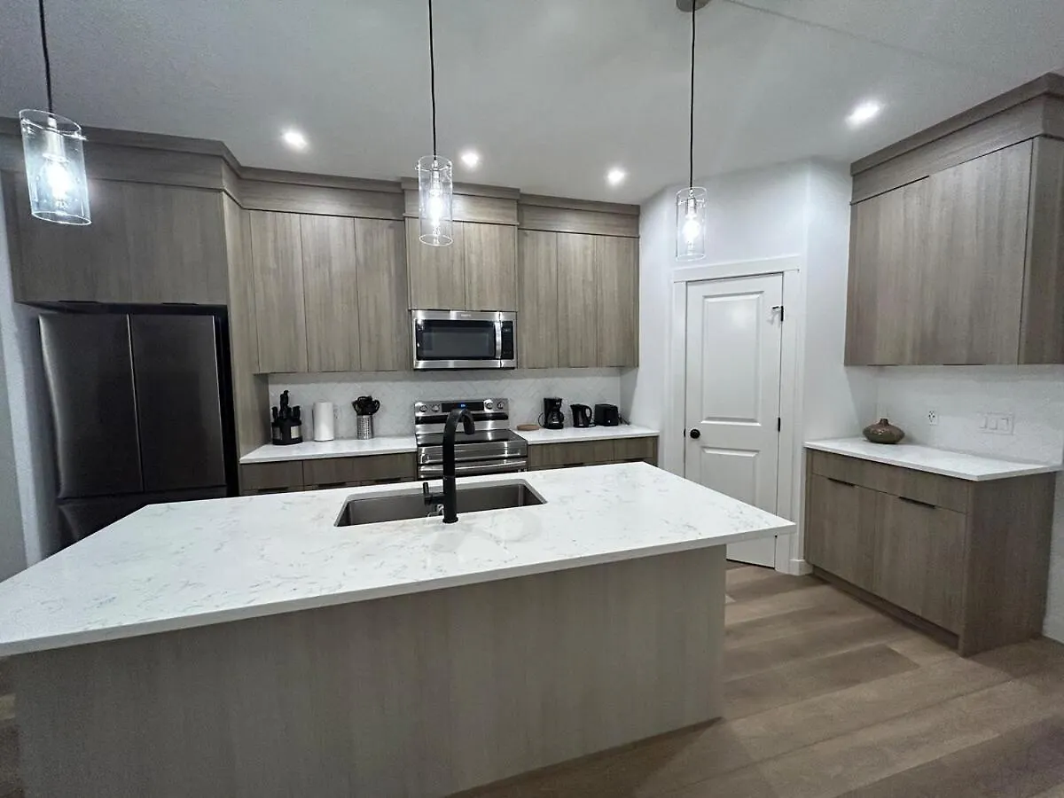 Seton Villas 5Bed Hse Including Basement & Kingbed Calgary Canada