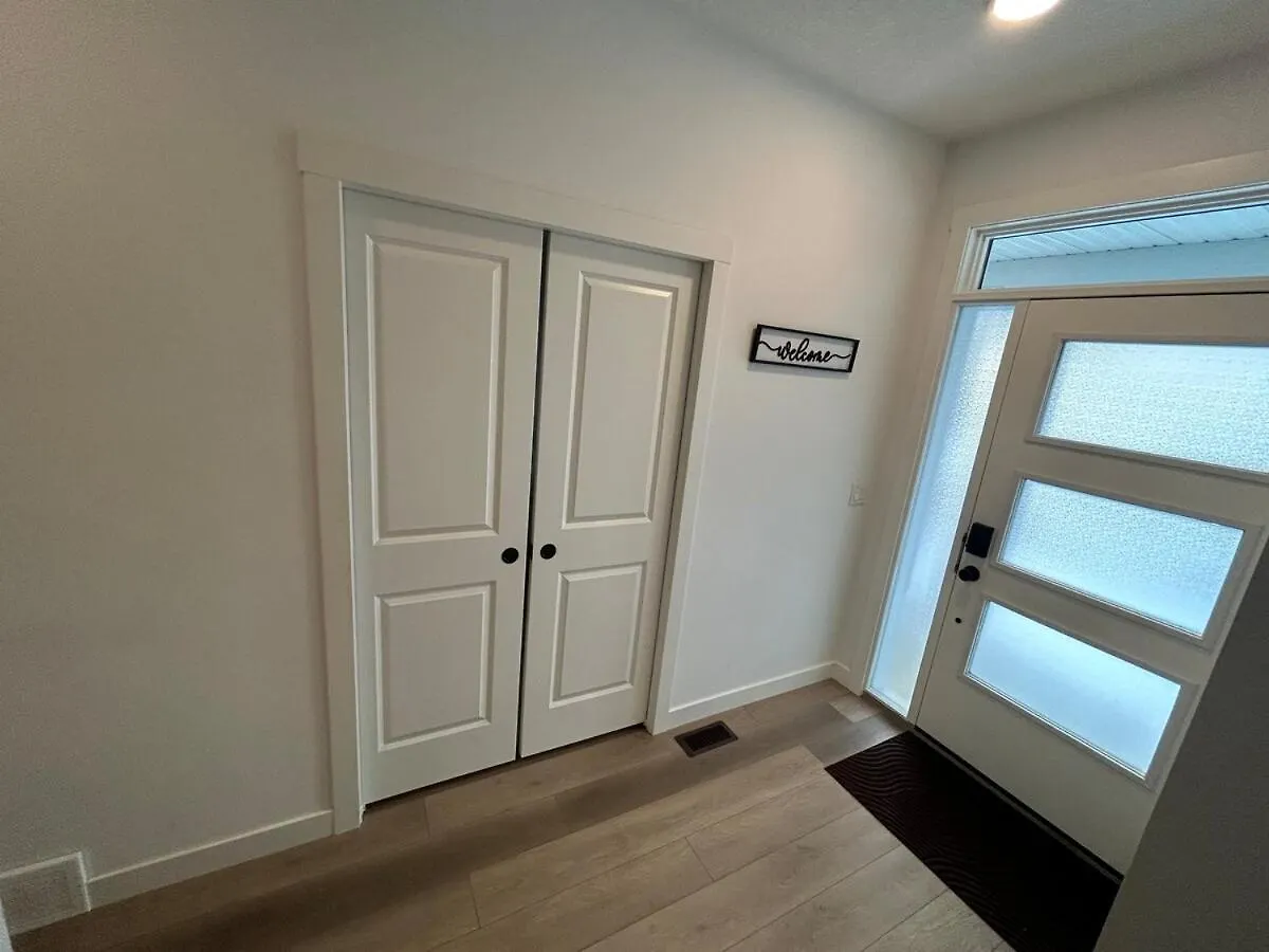 Seton Villas 5Bed Hse Including Basement & Kingbed YYC