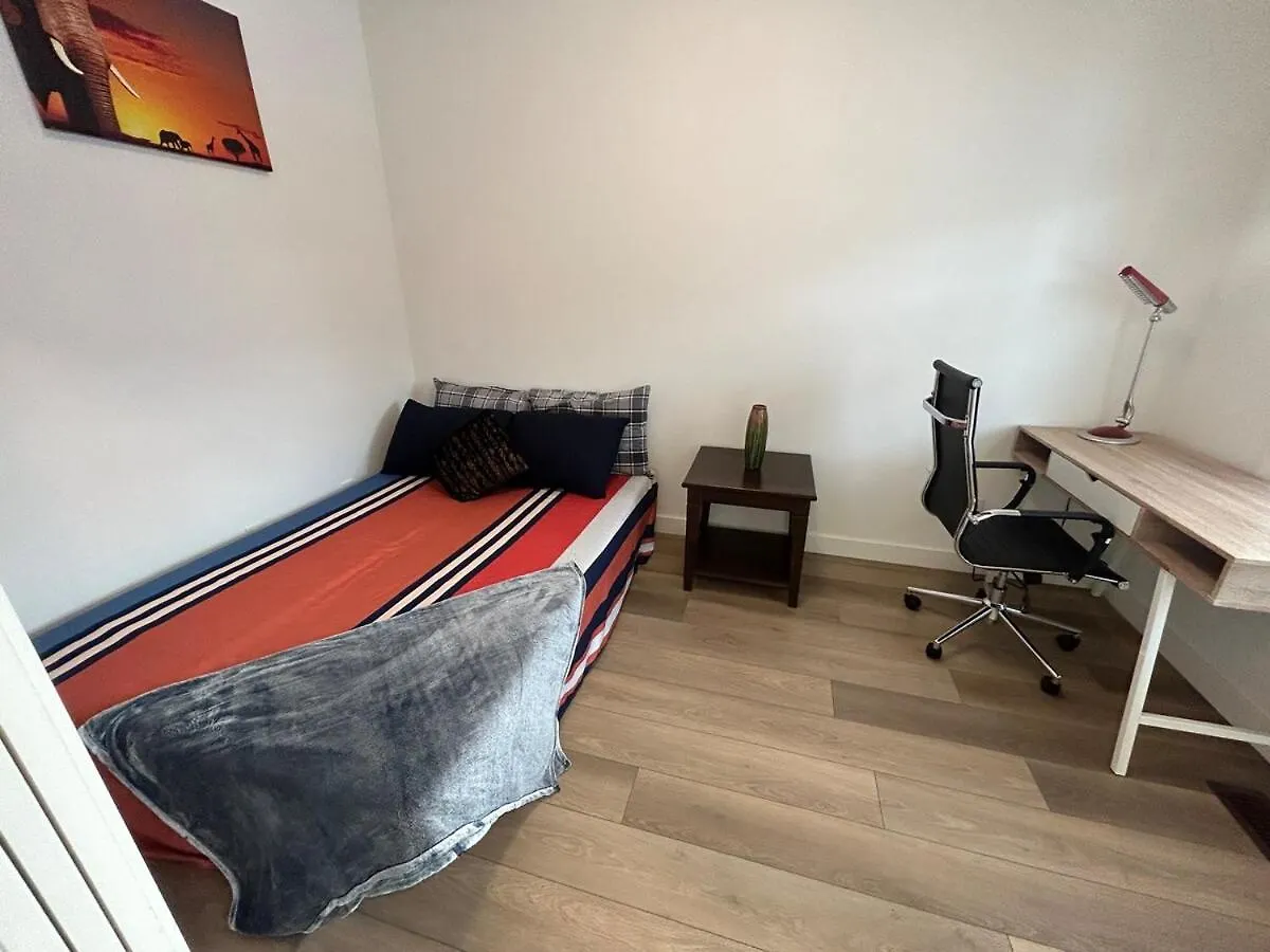 Seton Villas 5Bed Hse Including Basement & Kingbed YYC 0*,