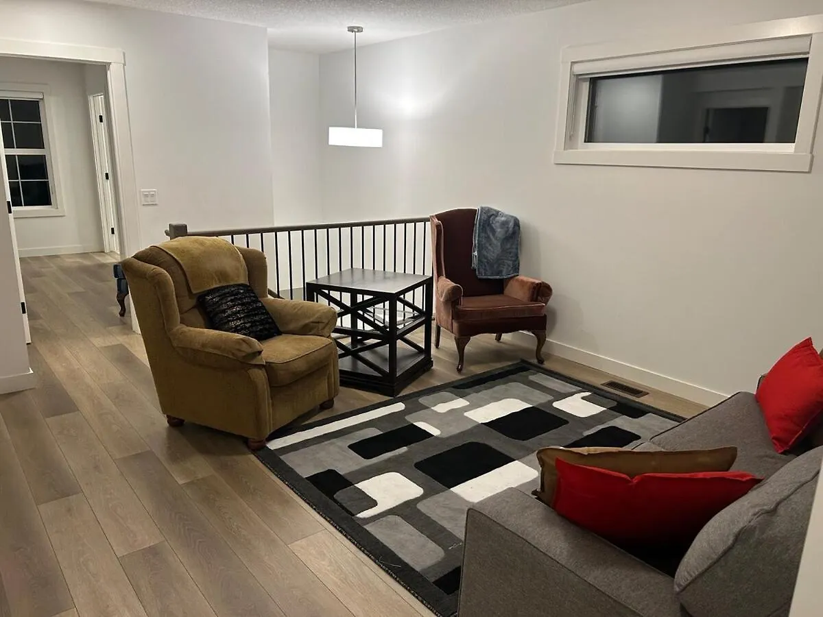 Seton Villas 5Bed Hse Including Basement & Kingbed Calgary Holiday home