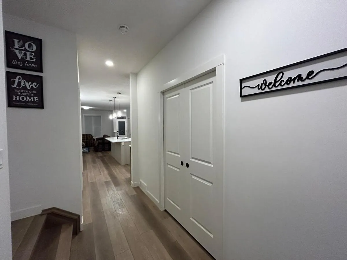 Seton Villas 5Bed Hse Including Basement & Kingbed Calgary